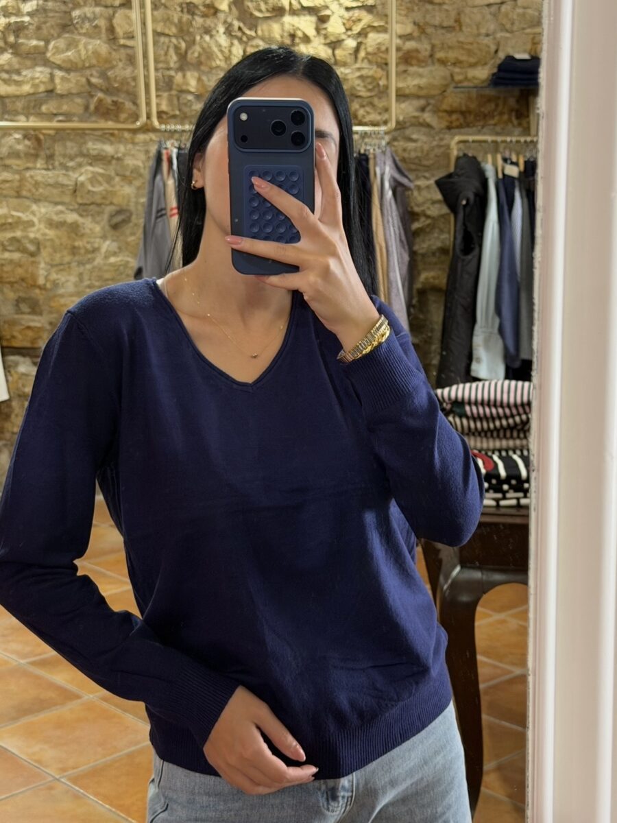 Πλεκτή μπλούζα με v navy blue